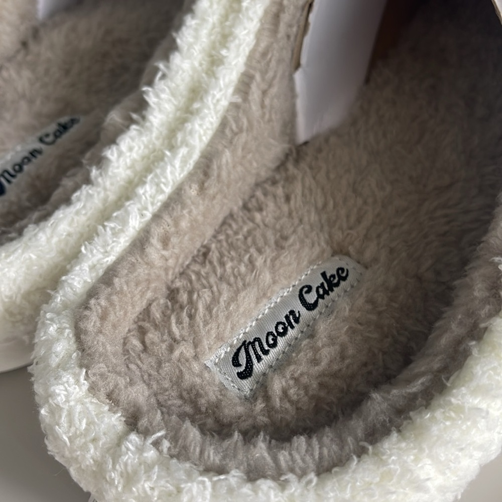 Moon Cake Ladies Memory Foam Slippers, NWT - Picture 4 of 7